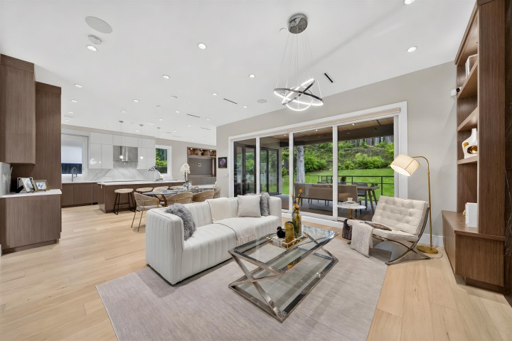 Photo 3 at 31 Glenmore Drive, Glenmore, West Vancouver