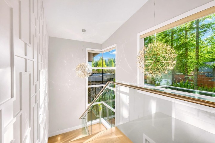 Photo 11 at 31 Glenmore Drive, Glenmore, West Vancouver