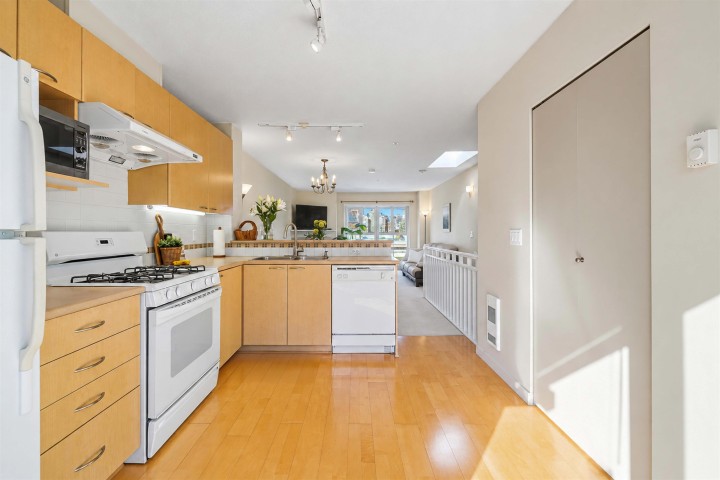 Photo 16 at 319 - 678 W 7th Avenue, Fairview VW, Vancouver West
