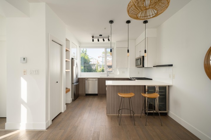 Photo 4 at 2337 Brunswick Street, Mount Pleasant VE, Vancouver East