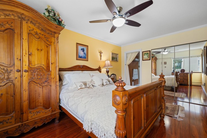 Photo 13 at 212 - 1425 Esquimalt Avenue, Ambleside, West Vancouver