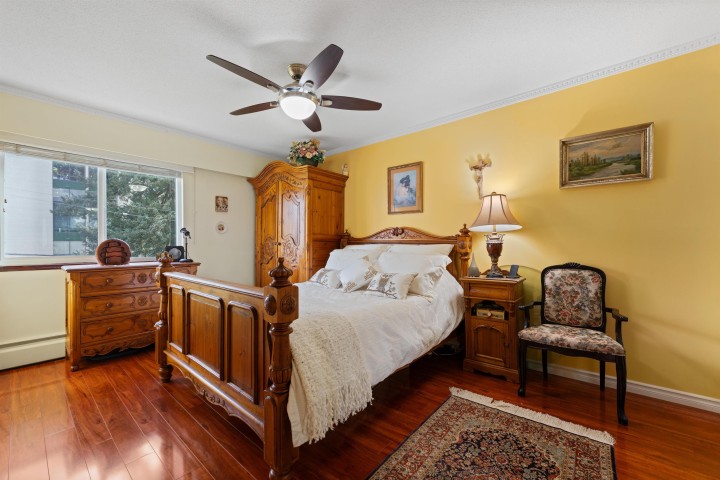 Photo 12 at 212 - 1425 Esquimalt Avenue, Ambleside, West Vancouver
