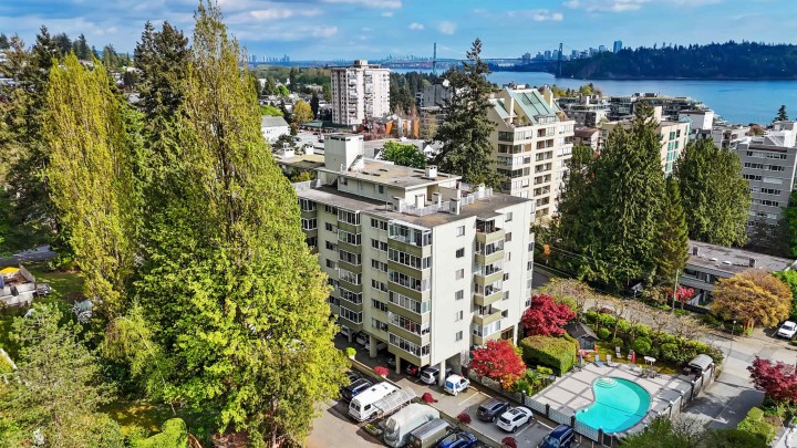 Photo 1 at 212 - 1425 Esquimalt Avenue, Ambleside, West Vancouver