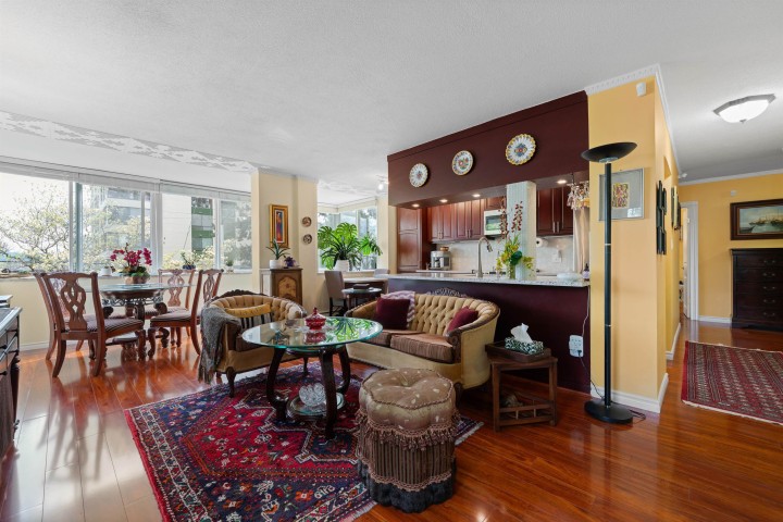 Photo 9 at 212 - 1425 Esquimalt Avenue, Ambleside, West Vancouver