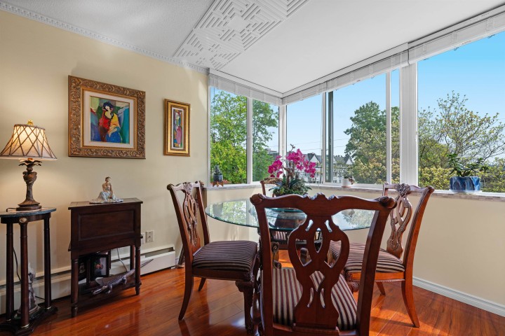 Photo 10 at 212 - 1425 Esquimalt Avenue, Ambleside, West Vancouver