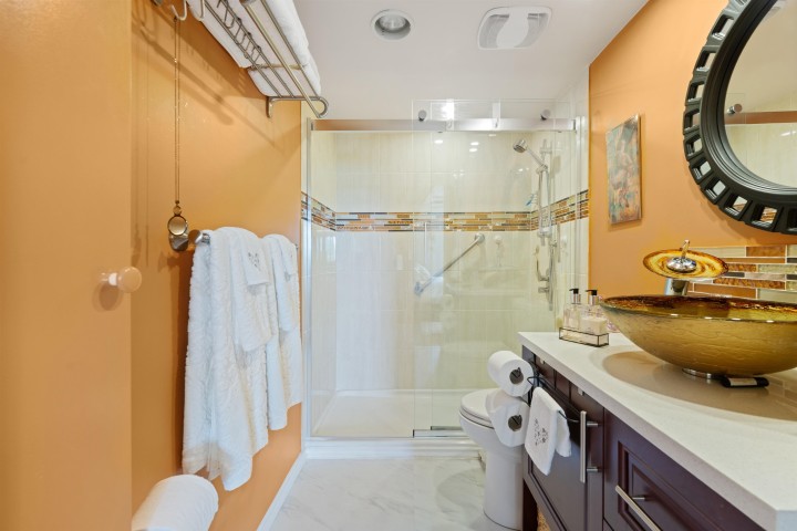 Photo 14 at 212 - 1425 Esquimalt Avenue, Ambleside, West Vancouver