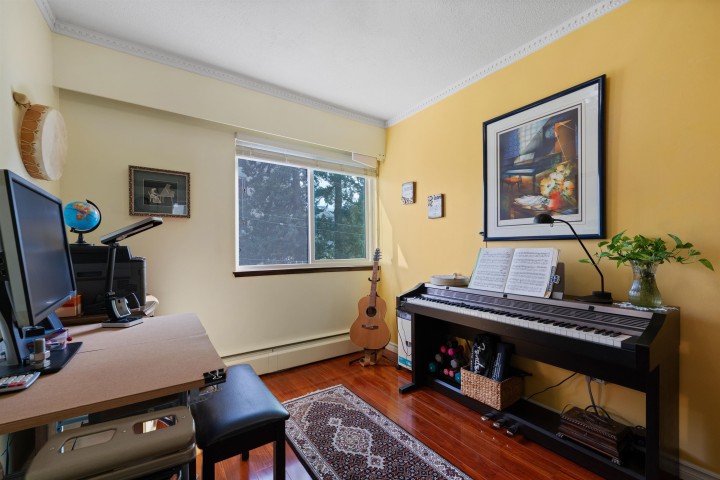 Photo 15 at 212 - 1425 Esquimalt Avenue, Ambleside, West Vancouver