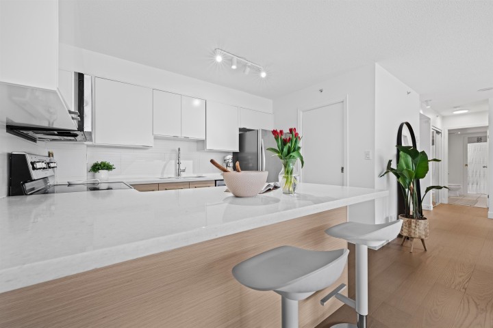 Photo 5 at 204 - 1633 W 8th Avenue, Fairview VW, Vancouver West
