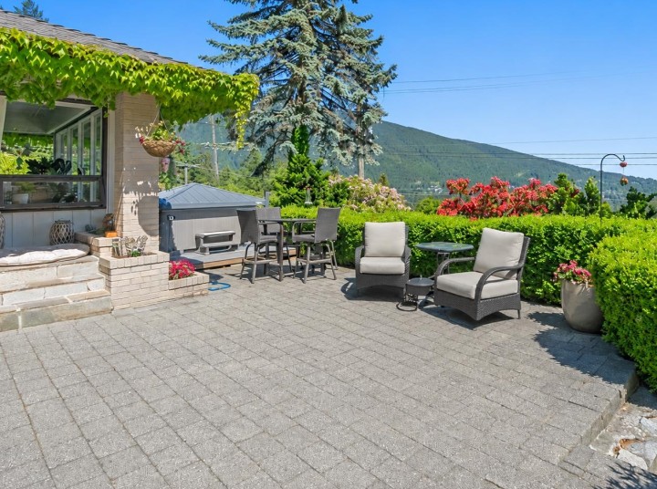 Photo 2 at 68 Bonnymuir Drive, Glenmore, West Vancouver