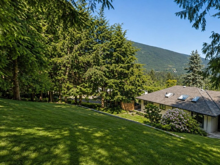 Photo 6 at 68 Bonnymuir Drive, Glenmore, West Vancouver