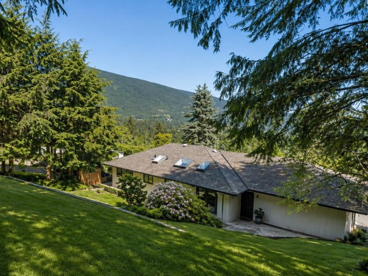 Photo 7 at 68 Bonnymuir Drive, Glenmore, West Vancouver