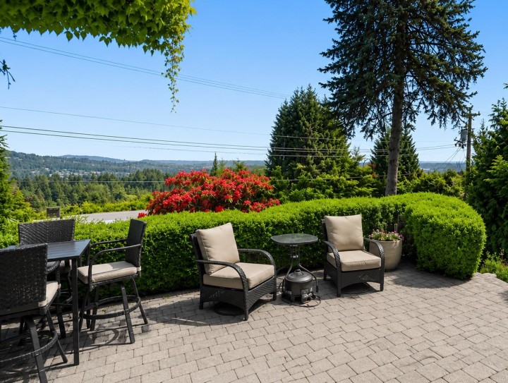 Photo 5 at 68 Bonnymuir Drive, Glenmore, West Vancouver