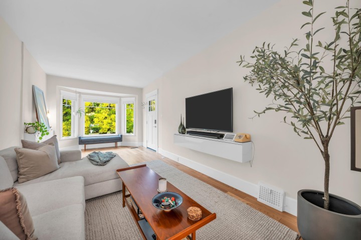 Photo 2 at 853 E 20th Avenue, Fraser VE, Vancouver East