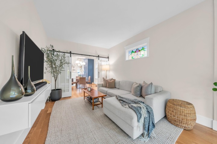 Photo 7 at 853 E 20th Avenue, Fraser VE, Vancouver East