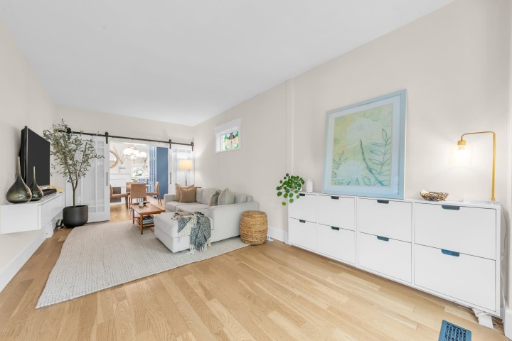 Photo 5 at 853 E 20th Avenue, Fraser VE, Vancouver East