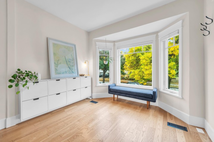 Photo 4 at 853 E 20th Avenue, Fraser VE, Vancouver East