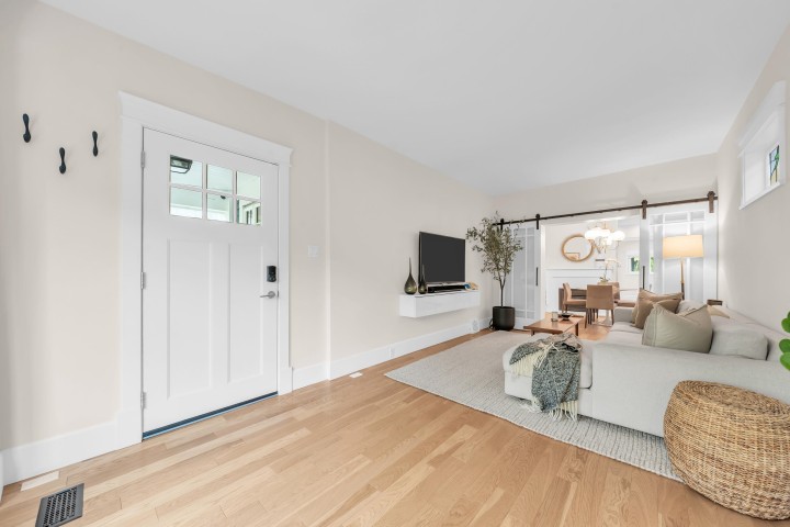 Photo 8 at 853 E 20th Avenue, Fraser VE, Vancouver East