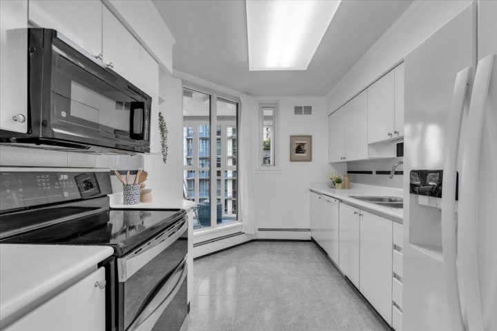 Photo 10 at 701 - 1010 Burnaby Street, West End VW, Vancouver West