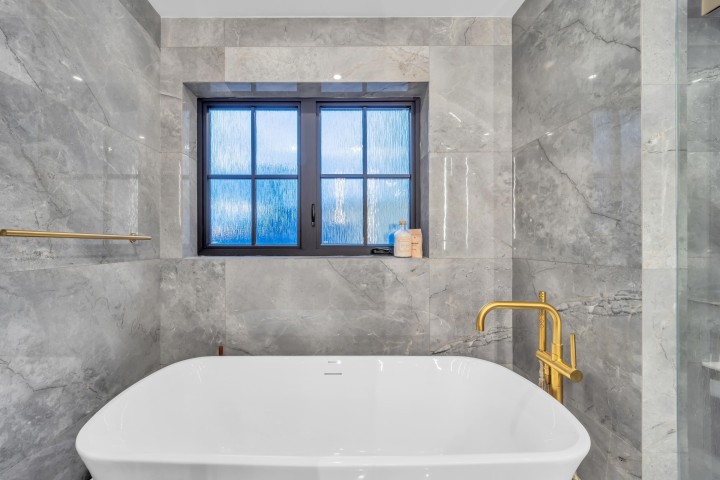 Photo 12 at 1443 W 57th Avenue, South Granville, Vancouver West