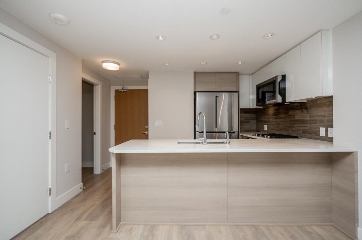 Photo 4 at 310 - 3451 Sawmill Crescent, South Marine, Vancouver East