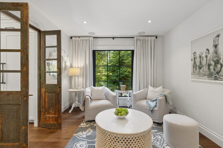 Photo 16 at 435 Macbeth Crescent, Cedardale, West Vancouver