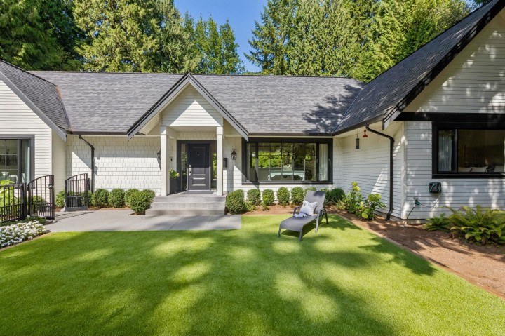 Photo 1 at 435 Macbeth Crescent, Cedardale, West Vancouver