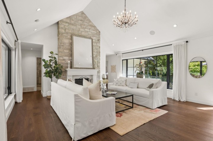 Photo 9 at 435 Macbeth Crescent, Cedardale, West Vancouver