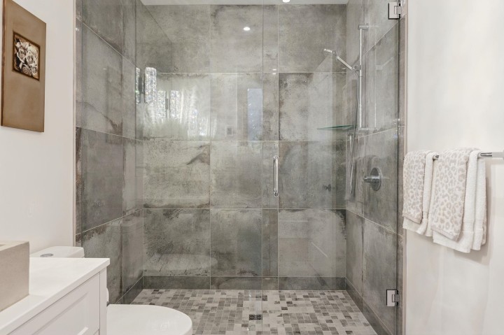 Photo 25 at 435 Macbeth Crescent, Cedardale, West Vancouver