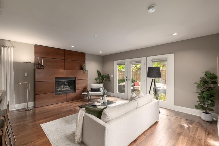 Photo 3 at 850 E 10th Avenue, Mount Pleasant VE, Vancouver East