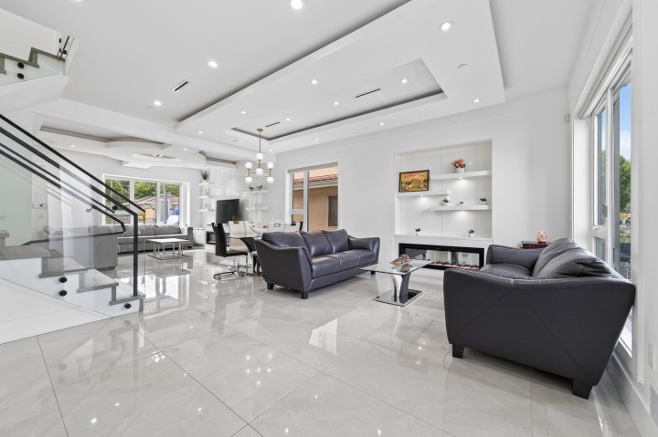 Photo 2 at 5835 Clarendon Street, Killarney VE, Vancouver East