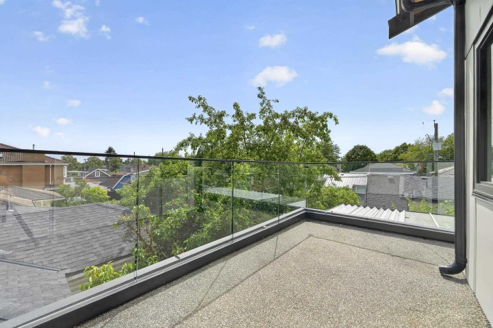 Photo 13 at 5835 Clarendon Street, Killarney VE, Vancouver East