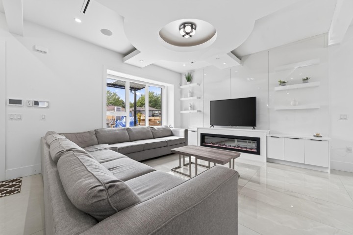 Photo 5 at 5835 Clarendon Street, Killarney VE, Vancouver East