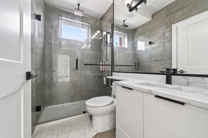 Photo 18 at 5835 Clarendon Street, Killarney VE, Vancouver East