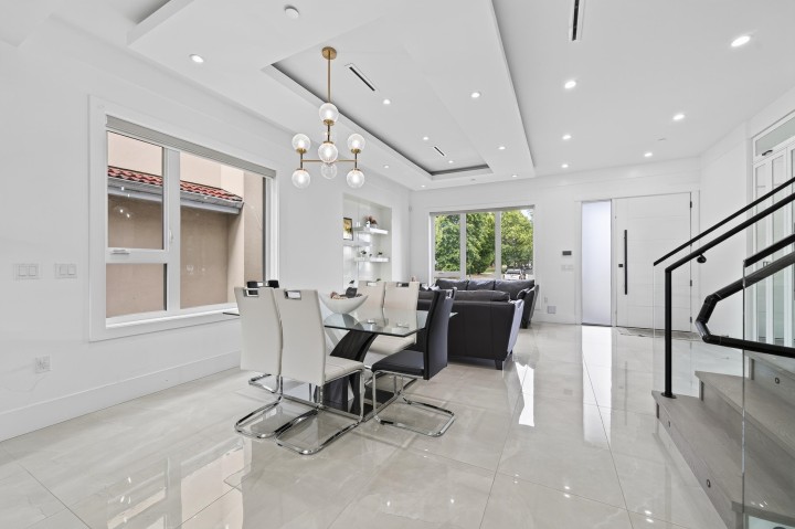 Photo 4 at 5835 Clarendon Street, Killarney VE, Vancouver East