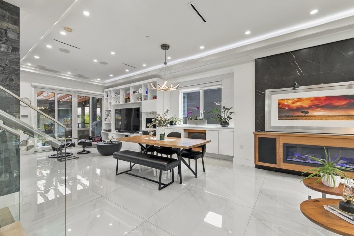 Photo 2 at 1267 E 53rd Avenue, South Vancouver, Vancouver East