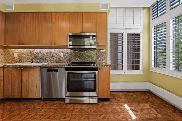 Photo 9 at 102 - 5850 Balsam Street, Kerrisdale, Vancouver West