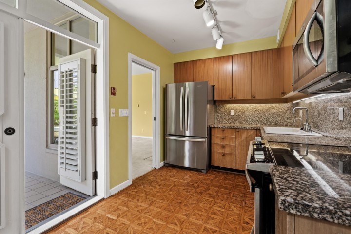Photo 8 at 102 - 5850 Balsam Street, Kerrisdale, Vancouver West