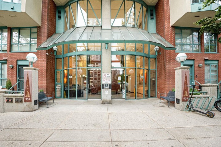 Photo 16 at 1803 - 939 Homer Street, Yaletown, Vancouver West