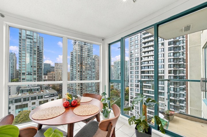 Photo 4 at 1803 - 939 Homer Street, Yaletown, Vancouver West