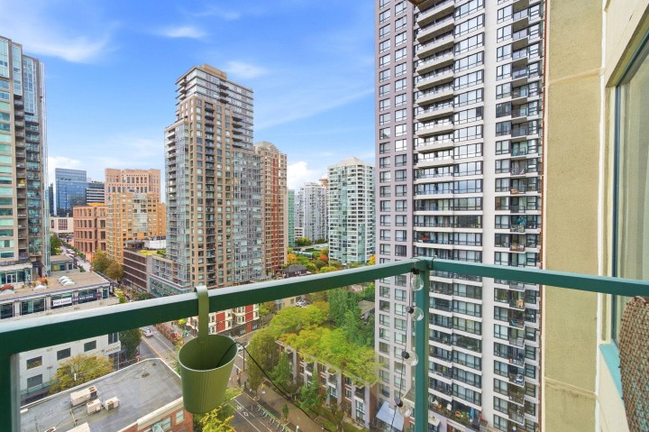 Photo 8 at 1803 - 939 Homer Street, Yaletown, Vancouver West