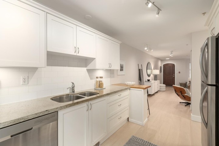 Photo 16 at 1680 E Pender Street, Hastings, Vancouver East