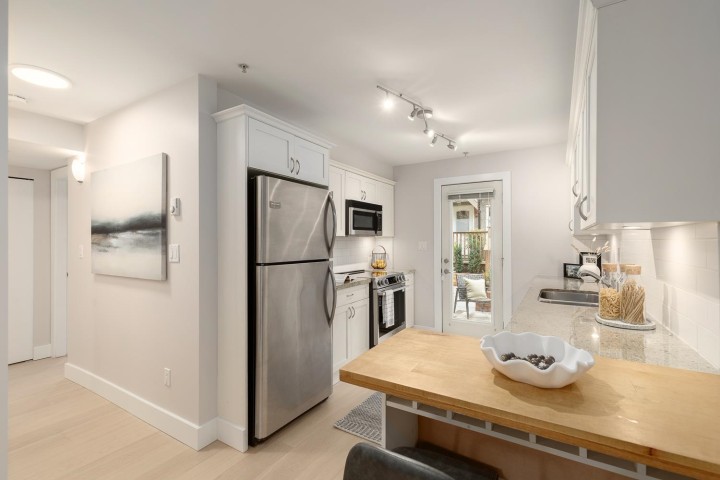 Photo 12 at 1680 E Pender Street, Hastings, Vancouver East