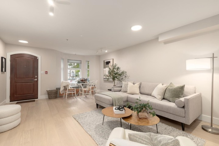 Photo 10 at 1680 E Pender Street, Hastings, Vancouver East