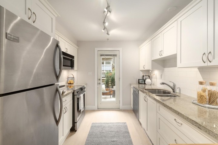 Photo 15 at 1680 E Pender Street, Hastings, Vancouver East