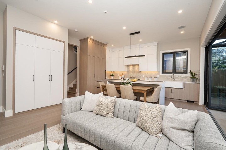 Photo 5 at 2 - 4579 W 11th Ave Avenue, Point Grey, Vancouver West