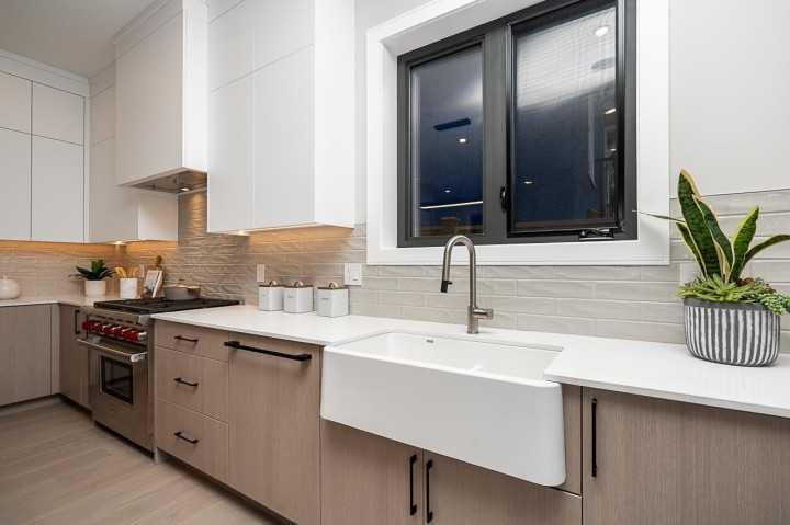 Photo 9 at 2 - 4579 W 11th Ave Avenue, Point Grey, Vancouver West