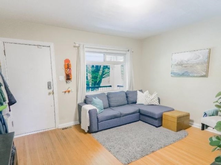 Photo 2 at 550 Cassiar Street, Renfrew VE, Vancouver East