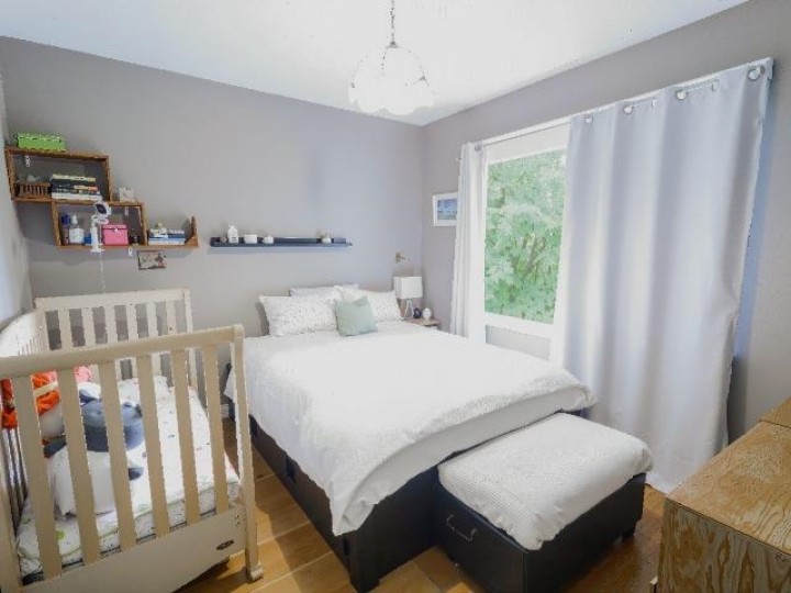 Photo 6 at 550 Cassiar Street, Renfrew VE, Vancouver East