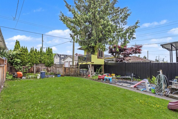 Photo 5 at 550 Cassiar Street, Renfrew VE, Vancouver East
