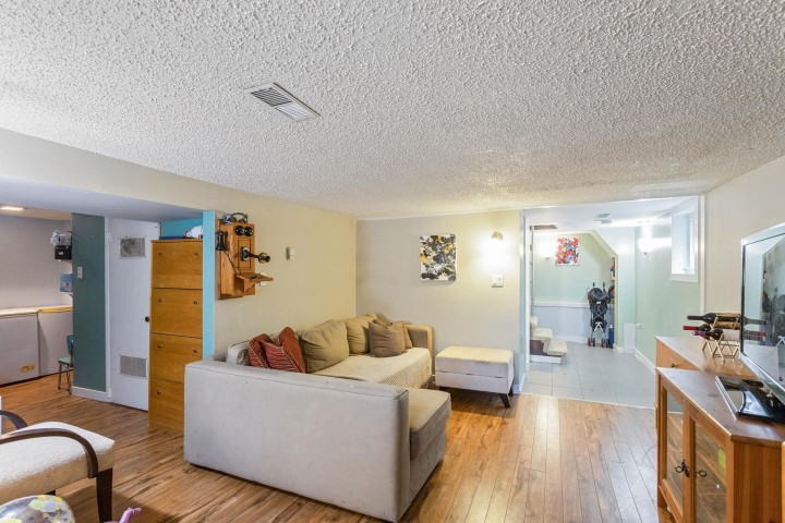Photo 10 at 550 Cassiar Street, Renfrew VE, Vancouver East